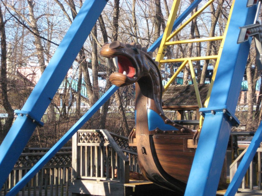 This image has an empty alt attribute; its file name is Theme-Park-3-1024x768.jpg